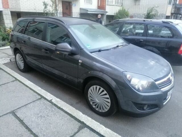 Опель Астра 2010 у Тернополі на Automoto.ua Сірий Опель Астра, об'ємом двигуна 1.6 л та пробігом 204 тис. км за 6200 $, фото 1 на Automoto.ua