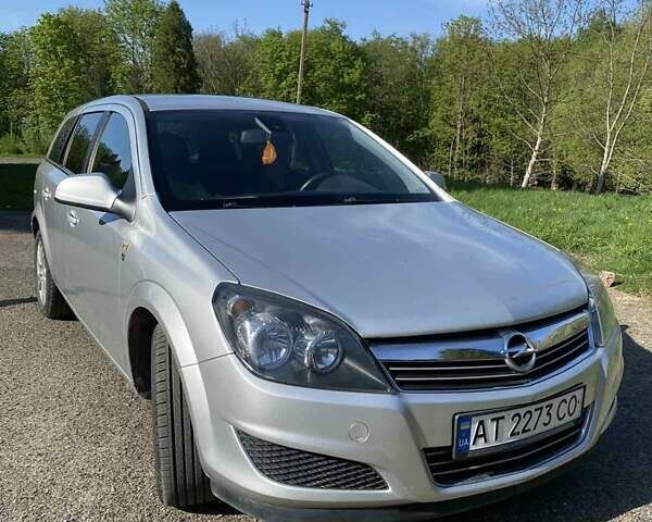 Серый Опель Астра, объемом двигателя 1.7 л и пробегом 258 тыс. км за 5400 $, фото 1 на Automoto.ua