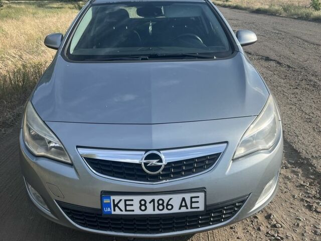 Серый Опель Астра, объемом двигателя 1.7 л и пробегом 281 тыс. км за 6650 $, фото 1 на Automoto.ua