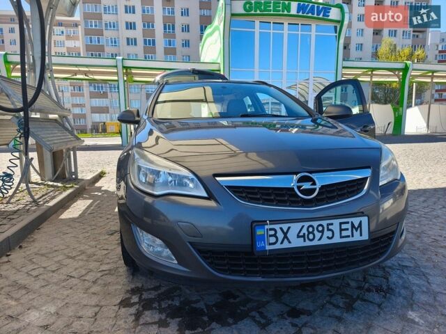 Серый Опель Астра, объемом двигателя 1.7 л и пробегом 387 тыс. км за 6000 $, фото 1 на Automoto.ua