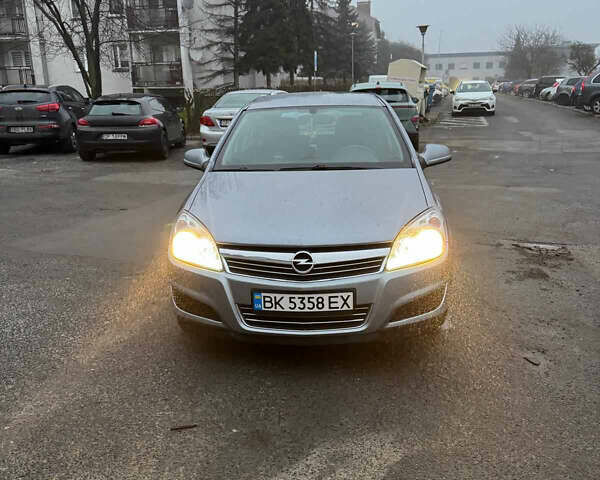 Сірий Опель Астра, об'ємом двигуна 1.7 л та пробігом 220 тис. км за 5000 $, фото 1 на Automoto.ua