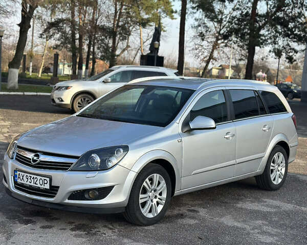 Серый Опель Астра, объемом двигателя 1.6 л и пробегом 245 тыс. км за 5800 $, фото 1 на Automoto.ua