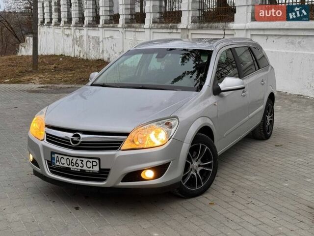 Серый Опель Астра, объемом двигателя 1.69 л и пробегом 240 тыс. км за 4900 $, фото 1 на Automoto.ua