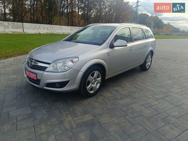 Опель Астра 2010 в Луцке на Automoto.ua Серый Опель Астра, объемом двигателя 1.6 л и пробегом 175 тыс. км за 5500 $, фото 1 на Automoto.ua