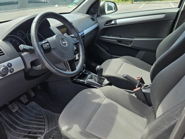 Серый Опель Астра, объемом двигателя 1.7 л и пробегом 285 тыс. км за 4652 $, фото 1 на Automoto.ua