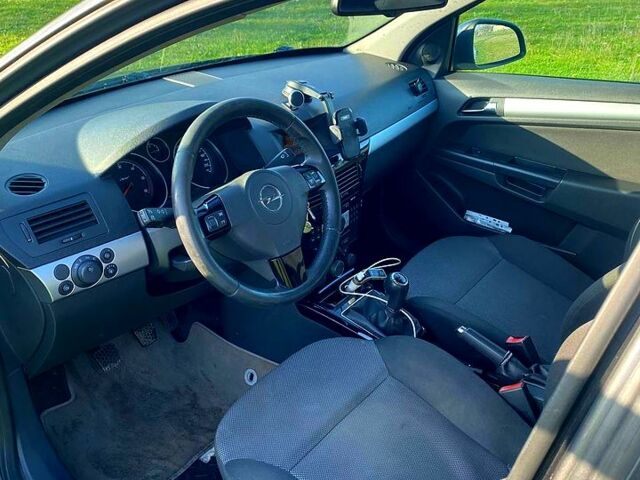 Серый Опель Астра, объемом двигателя 1.7 л и пробегом 32000 тыс. км за 6000 $, фото 1 на Automoto.ua