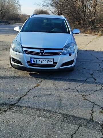 Серый Опель Астра, объемом двигателя 1.6 л и пробегом 260 тыс. км за 5000 $, фото 1 на Automoto.ua