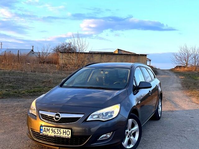 Сірий Опель Астра, об'ємом двигуна 1.7 л та пробігом 261 тис. км за 6000 $, фото 1 на Automoto.ua