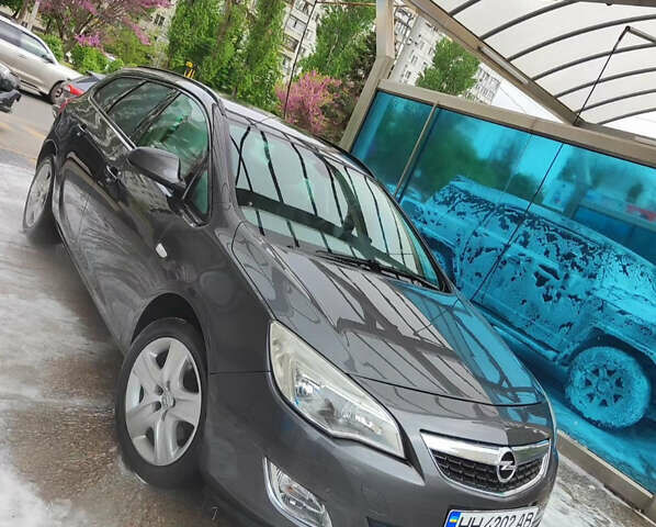 Серый Опель Астра, объемом двигателя 1.7 л и пробегом 280 тыс. км за 6900 $, фото 1 на Automoto.ua