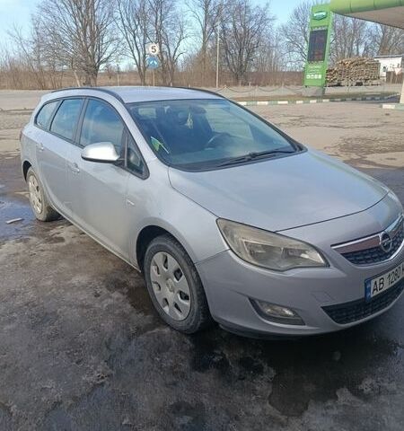 Серый Опель Астра, объемом двигателя 1.7 л и пробегом 212 тыс. км за 4999 $, фото 1 на Automoto.ua