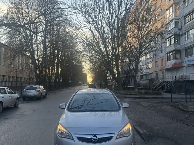 Серый Опель Астра, объемом двигателя 1.7 л и пробегом 330 тыс. км за 5350 $, фото 1 на Automoto.ua
