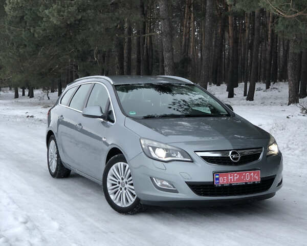 Серый Опель Астра, объемом двигателя 1.7 л и пробегом 220 тыс. км за 10600 $, фото 1 на Automoto.ua