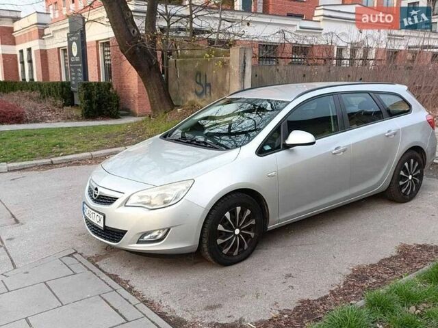 Серый Опель Астра, объемом двигателя 1.7 л и пробегом 243 тыс. км за 7100 $, фото 1 на Automoto.ua