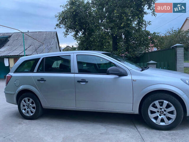 Серый Опель Астра, объемом двигателя 1.7 л и пробегом 250 тыс. км за 5900 $, фото 1 на Automoto.ua