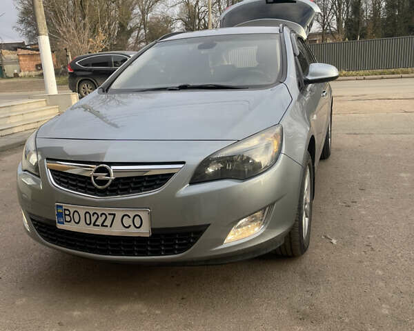 Серый Опель Астра, объемом двигателя 2.2 л и пробегом 300 тыс. км за 7300 $, фото 1 на Automoto.ua