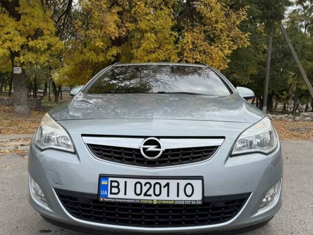Серый Опель Астра, объемом двигателя 1.4 л и пробегом 270 тыс. км за 7200 $, фото 1 на Automoto.ua