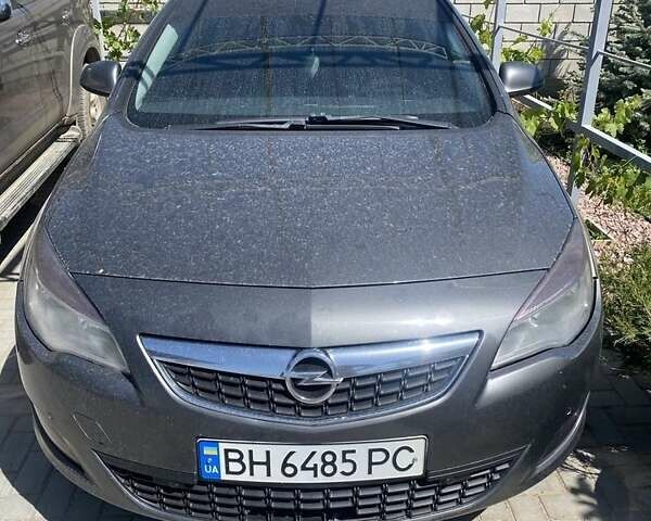 Серый Опель Астра, объемом двигателя 1.7 л и пробегом 186 тыс. км за 7800 $, фото 1 на Automoto.ua