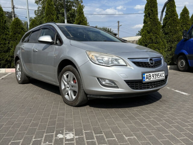 Серый Опель Астра, объемом двигателя 2 л и пробегом 214 тыс. км за 8100 $, фото 1 на Automoto.ua