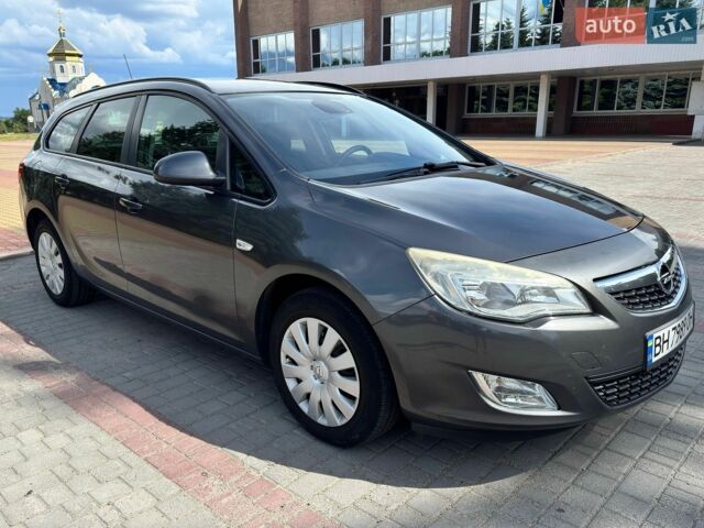 Сірий Опель Астра, об'ємом двигуна 1.69 л та пробігом 230 тис. км за 7000 $, фото 1 на Automoto.ua