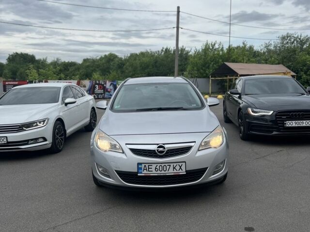 Серый Опель Астра, объемом двигателя 1.7 л и пробегом 70 тыс. км за 6000 $, фото 1 на Automoto.ua