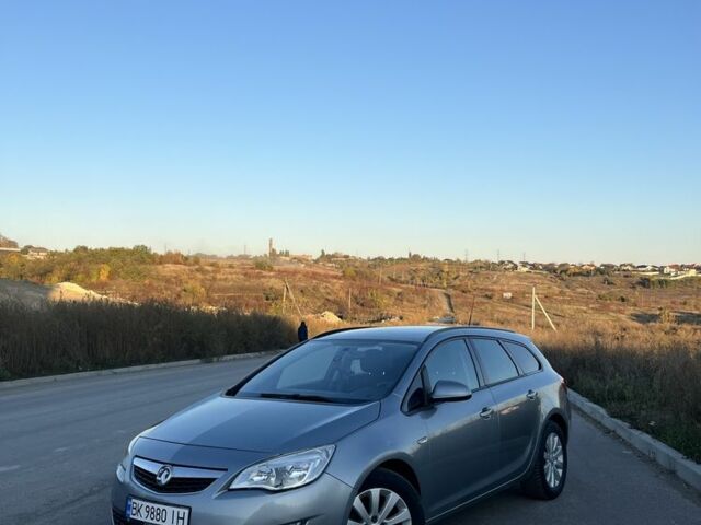 Опель Астра 2011 в Ровно на Automoto.ua Серый Опель Астра, объемом двигателя 2 л и пробегом 260 тыс. км за 5799 $, фото 1 на Automoto.ua