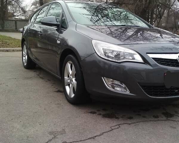 Серый Опель Астра, объемом двигателя 1.7 л и пробегом 204 тыс. км за 7600 $, фото 1 на Automoto.ua