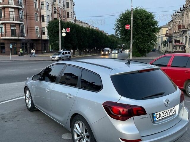Серый Опель Астра, объемом двигателя 1.25 л и пробегом 321 тыс. км за 5600 $, фото 1 на Automoto.ua