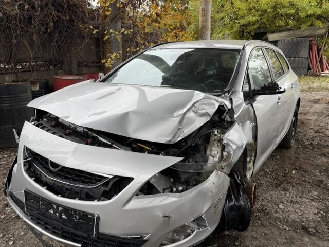 Серый Опель Астра, объемом двигателя 1.7 л и пробегом 230 тыс. км за 1999 $, фото 1 на Automoto.ua