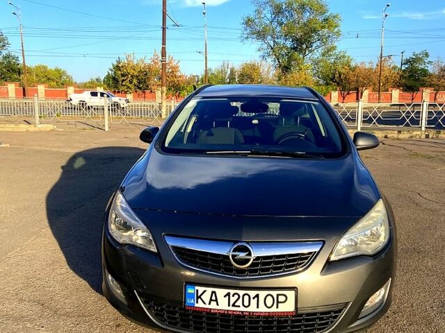 Серый Опель Астра, объемом двигателя 1.7 л и пробегом 250 тыс. км за 7800 $, фото 1 на Automoto.ua