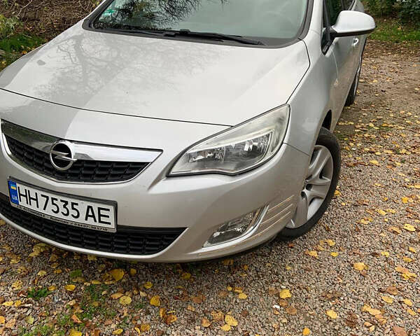 Серый Опель Астра, объемом двигателя 1.69 л и пробегом 235 тыс. км за 7500 $, фото 1 на Automoto.ua