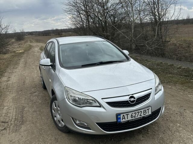 Серый Опель Астра, объемом двигателя 1.2 л и пробегом 242 тыс. км за 5000 $, фото 1 на Automoto.ua