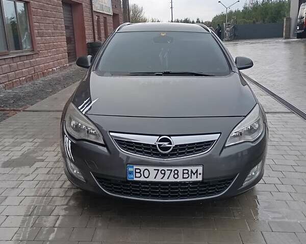 Серый Опель Астра, объемом двигателя 1.7 л и пробегом 236 тыс. км за 7200 $, фото 1 на Automoto.ua