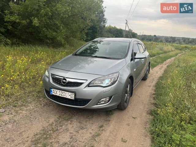 Серый Опель Астра, объемом двигателя 1.36 л и пробегом 245 тыс. км за 7000 $, фото 1 на Automoto.ua