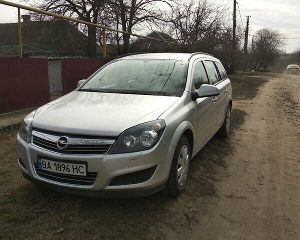 Серый Опель Астра, объемом двигателя 1.6 л и пробегом 206 тыс. км за 7200 $, фото 1 на Automoto.ua