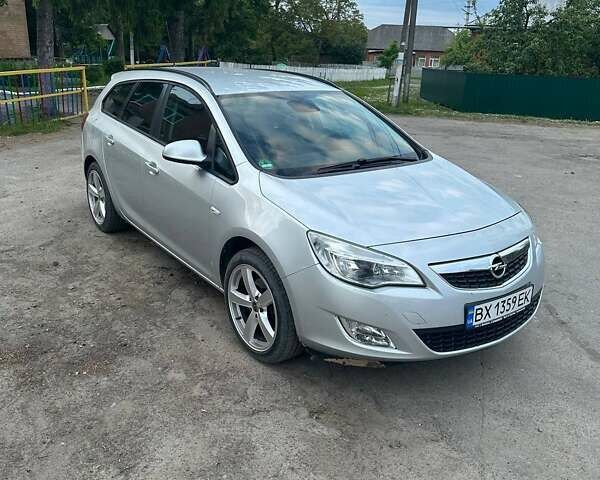 Серый Опель Астра, объемом двигателя 1.7 л и пробегом 228 тыс. км за 7000 $, фото 1 на Automoto.ua