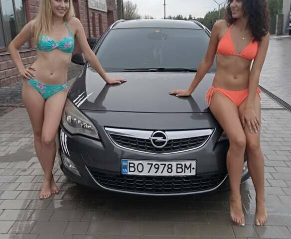 Серый Опель Астра, объемом двигателя 1.7 л и пробегом 240 тыс. км за 7000 $, фото 1 на Automoto.ua