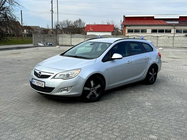 Серый Опель Астра, объемом двигателя 1.7 л и пробегом 272 тыс. км за 5999 $, фото 1 на Automoto.ua
