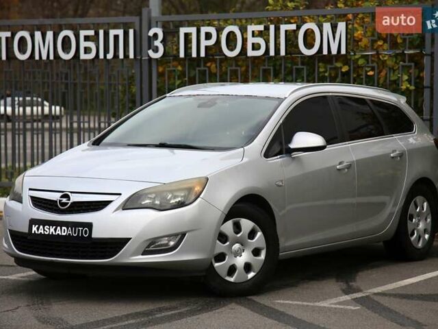 Серый Опель Астра, объемом двигателя 1.69 л и пробегом 233 тыс. км за 7800 $, фото 1 на Automoto.ua