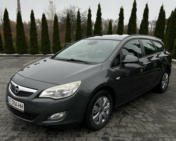 Серый Опель Астра, объемом двигателя 1.69 л и пробегом 261 тыс. км за 6300 $, фото 1 на Automoto.ua
