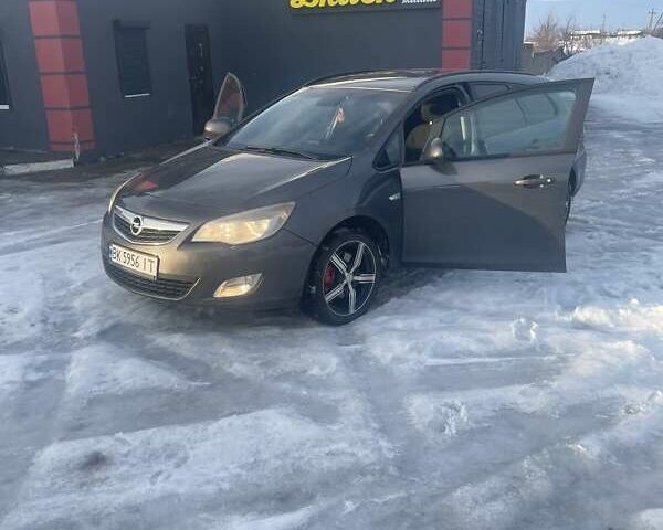 Сірий Опель Астра, об'ємом двигуна 2 л та пробігом 320 тис. км за 6750 $, фото 1 на Automoto.ua