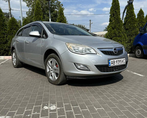 Сірий Опель Астра, об'ємом двигуна 2 л та пробігом 214 тис. км за 8100 $, фото 1 на Automoto.ua