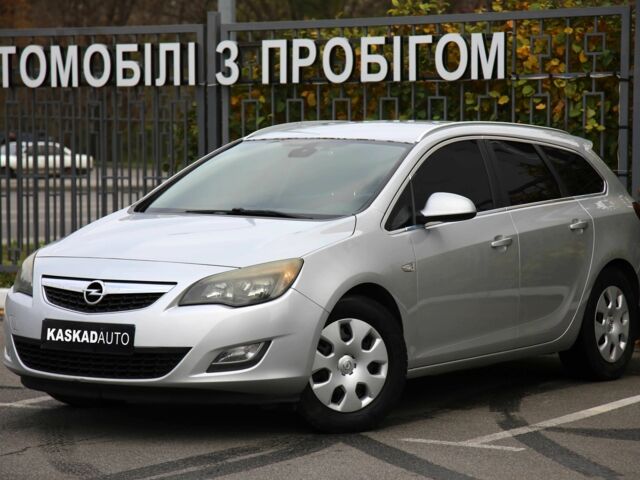 Серый Опель Астра, объемом двигателя 1.7 л и пробегом 233 тыс. км за 7800 $, фото 1 на Automoto.ua