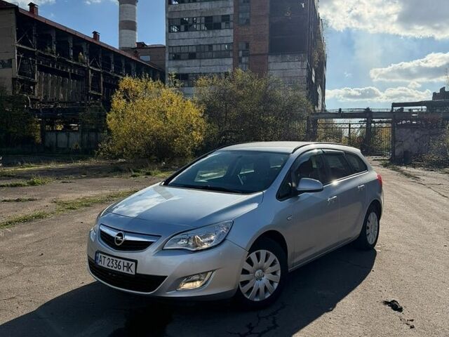 Серый Опель Астра, объемом двигателя 1.7 л и пробегом 280 тыс. км за 5600 $, фото 1 на Automoto.ua