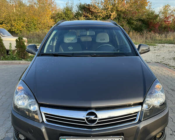 Серый Опель Астра, объемом двигателя 1.6 л и пробегом 132 тыс. км за 7000 $, фото 1 на Automoto.ua