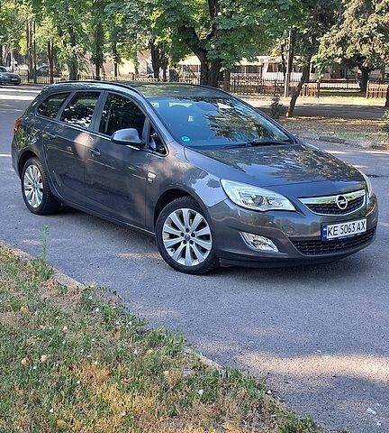 Сірий Опель Астра, об'ємом двигуна 1.4 л та пробігом 217 тис. км за 7300 $, фото 1 на Automoto.ua