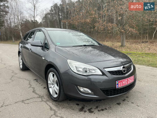 Серый Опель Астра, объемом двигателя 1.7 л и пробегом 200 тыс. км за 6599 $, фото 1 на Automoto.ua