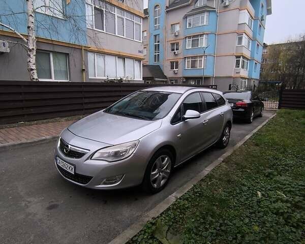 Сірий Опель Астра, об'ємом двигуна 1.7 л та пробігом 255 тис. км за 7000 $, фото 1 на Automoto.ua