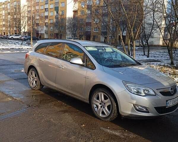 Серый Опель Астра, объемом двигателя 1.7 л и пробегом 240 тыс. км за 7000 $, фото 1 на Automoto.ua