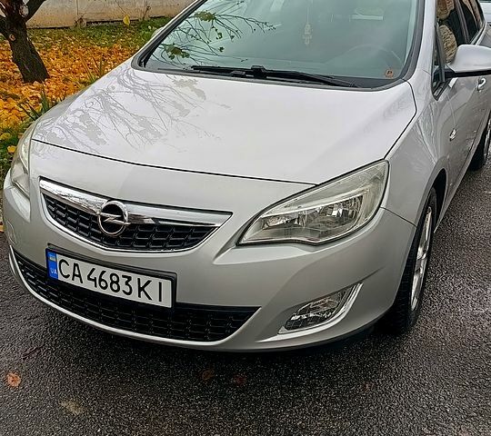 Сірий Опель Астра, об'ємом двигуна 1.7 л та пробігом 242 тис. км за 6700 $, фото 1 на Automoto.ua
