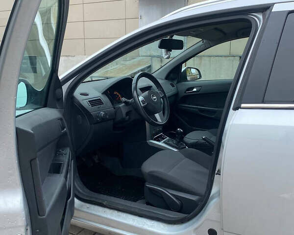 Сірий Опель Астра, об'ємом двигуна 1.7 л та пробігом 240 тис. км за 5038 $, фото 1 на Automoto.ua